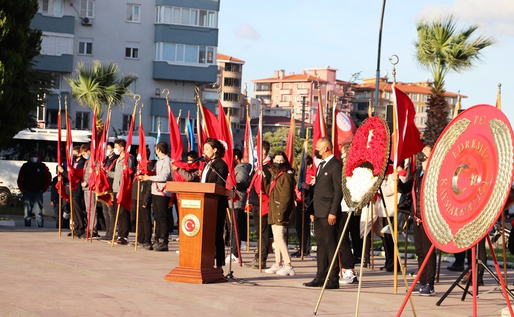 Atatürk Edremit’te Gerçekleştirilen Törenlerle Anıldı