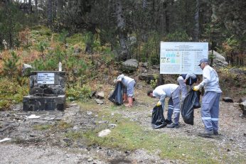 DSC_5530-346x231 EDREMİT BELEDİYESİ'NDEN KAZDAĞLARI’NDA TEMİZLİK ÇALIŞMASI