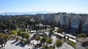 EDREMİT’İN TARİHİNE IŞIK TUTACAK; ANIT ÇEŞME VE KÜLTÜR MEYDANI AÇILDI