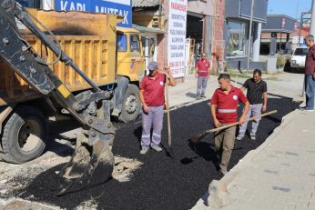 fen-isleri-10-346x231 EDREMİT’TE YOLLAR SICAK ASFALTLA KAPLANIYOR