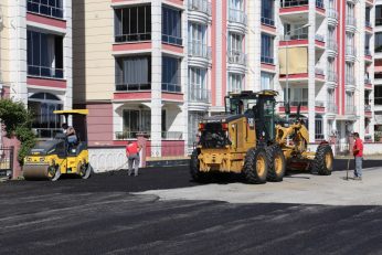 fen-isleri-5-346x231 EDREMİT’TE YOLLAR SICAK ASFALTLA KAPLANIYOR