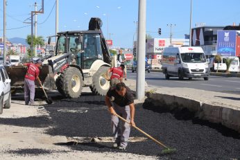 fen-isleri-7-346x231 EDREMİT’TE YOLLAR SICAK ASFALTLA KAPLANIYOR