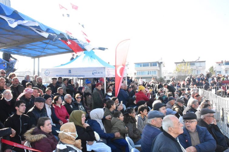 deve-guresleri-1-755x503 7. GELENEKSEL EDREMİT DEVE GÜREŞLERİ FESTİVALİ