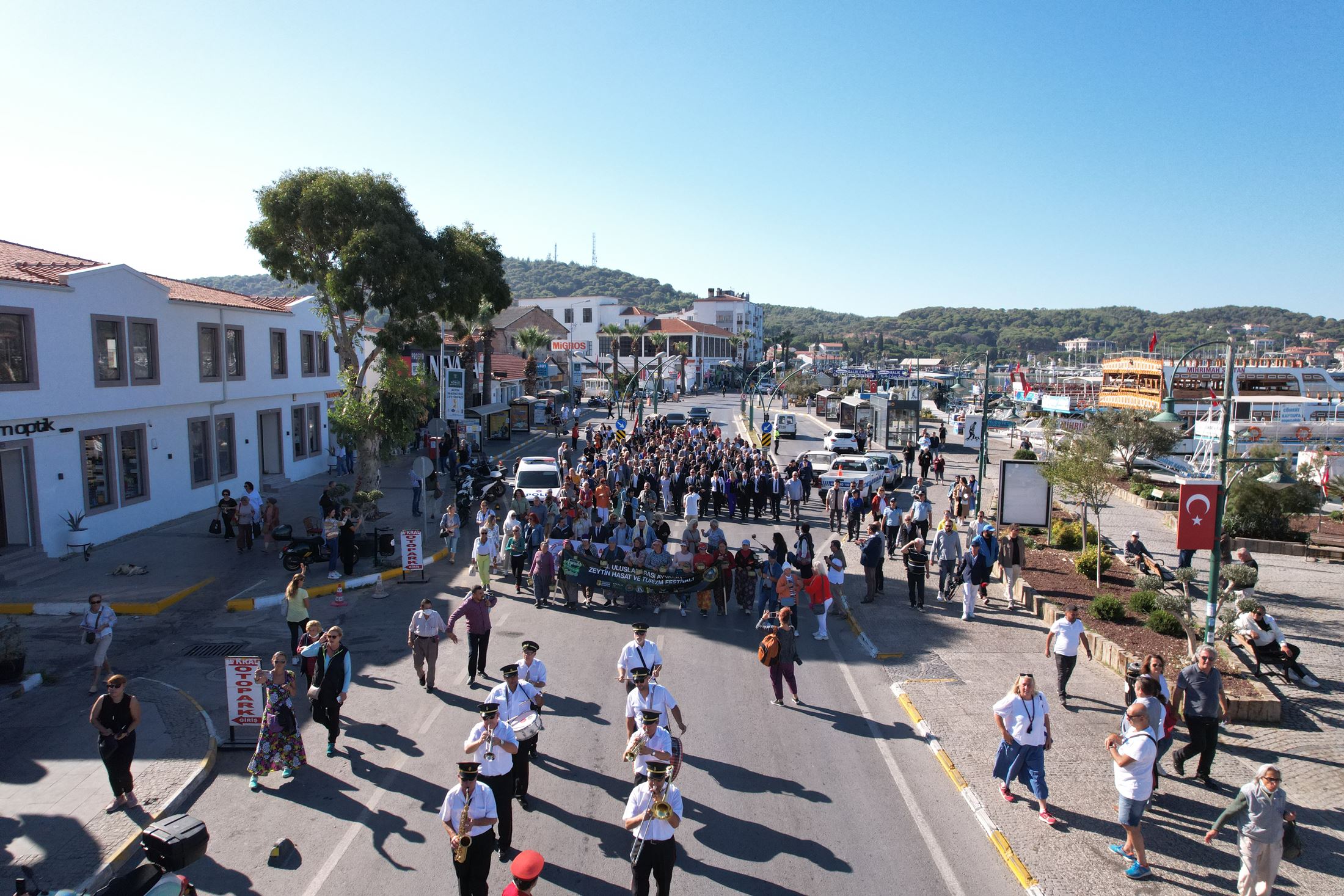 18. AYVALIK ULUSLARARASI ZEYTİN HASAT FESTİVALİ BAŞLADI