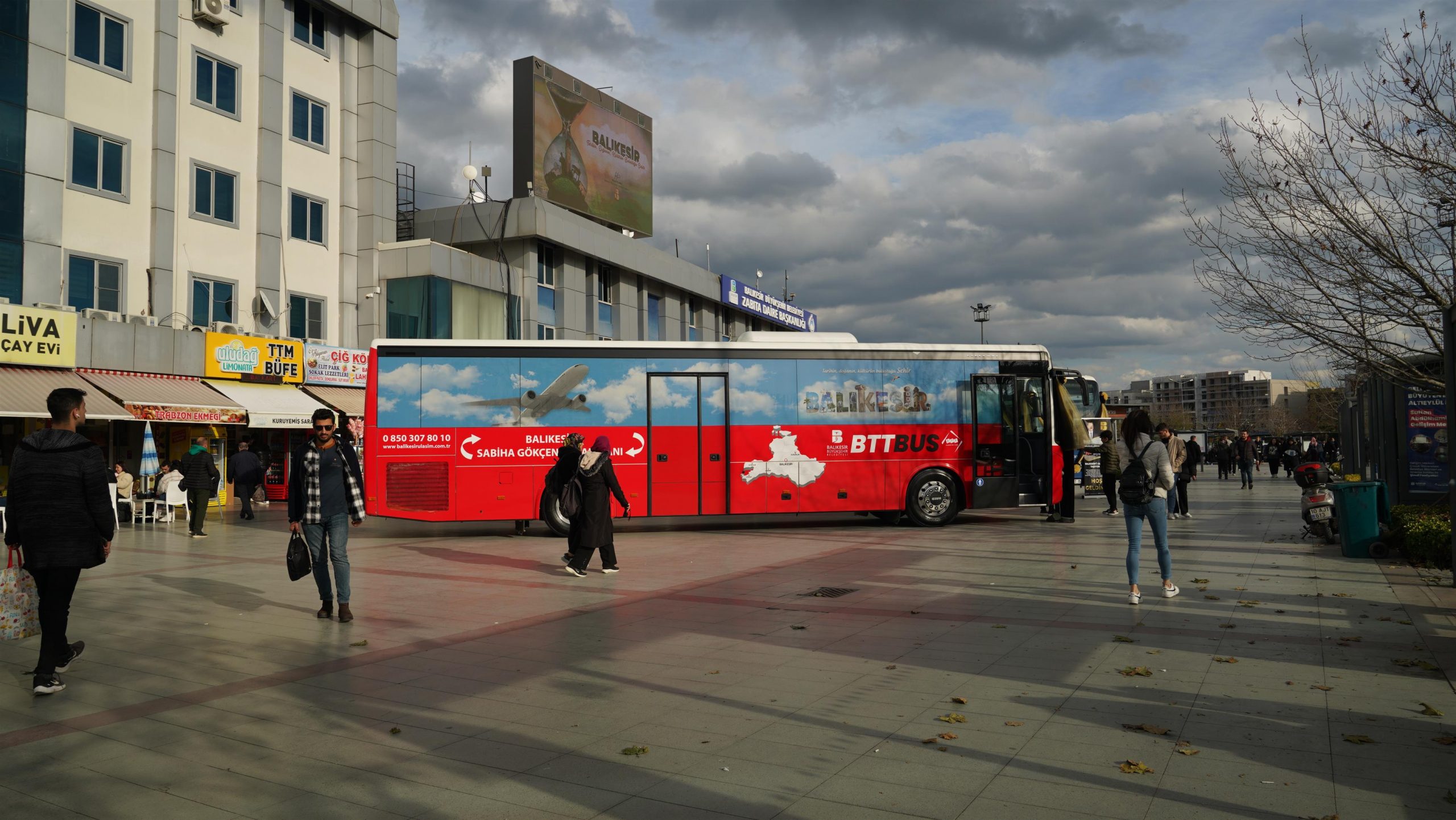 buyuksehir_yeni_toplu_tasima_araclarini_gorucuye_cikardi_10-scaled BÜYÜKŞEHİR, YENİ TOPLU TAŞIMA ARAÇLARINI GÖRÜCÜYE ÇIKARDI