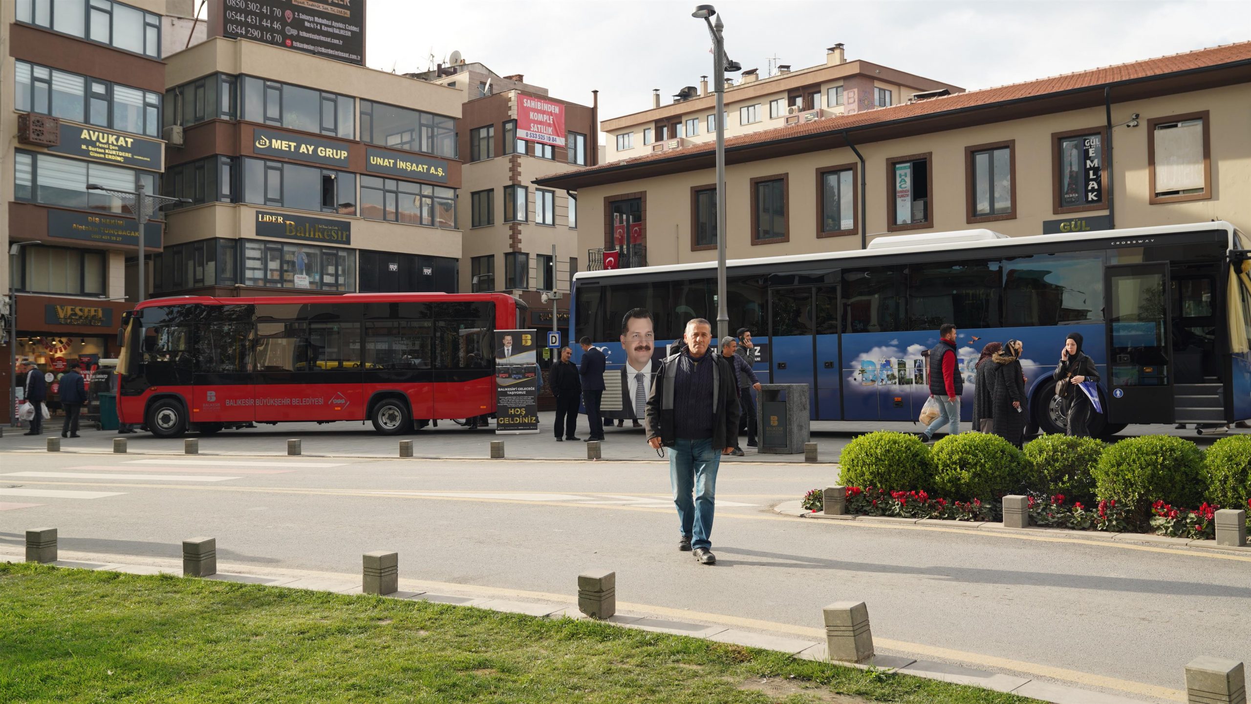 buyuksehir_yeni_toplu_tasima_araclarini_gorucuye_cikardi_7-scaled BÜYÜKŞEHİR, YENİ TOPLU TAŞIMA ARAÇLARINI GÖRÜCÜYE ÇIKARDI