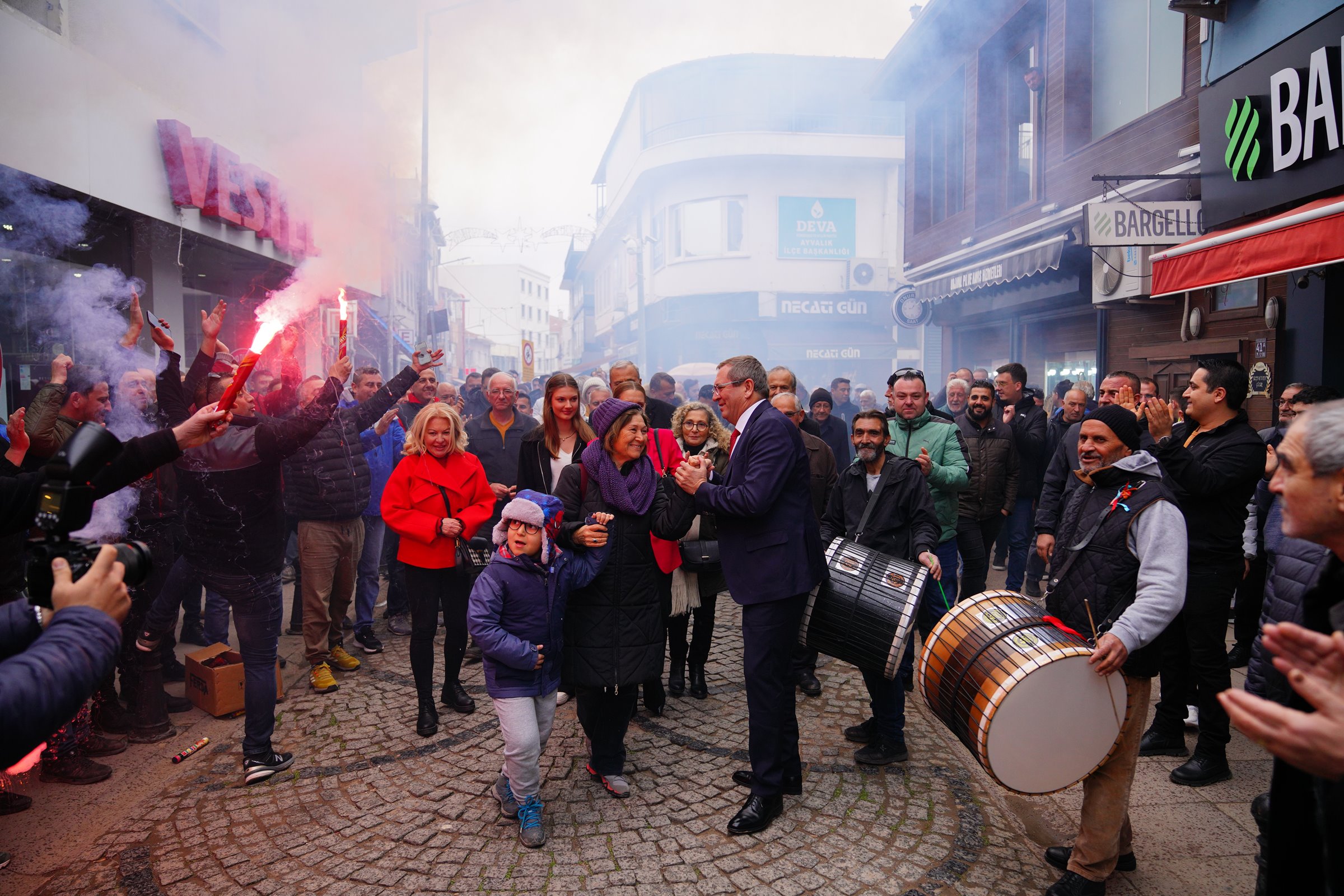 Ayvalikta-Mesut-Erginden-birlik-ve-beraberlik-mesajlari-8 MESUT ERGİN, “AYVALIK İÇİN İLERİ DAİMA İLERİ GİDECEĞİZ