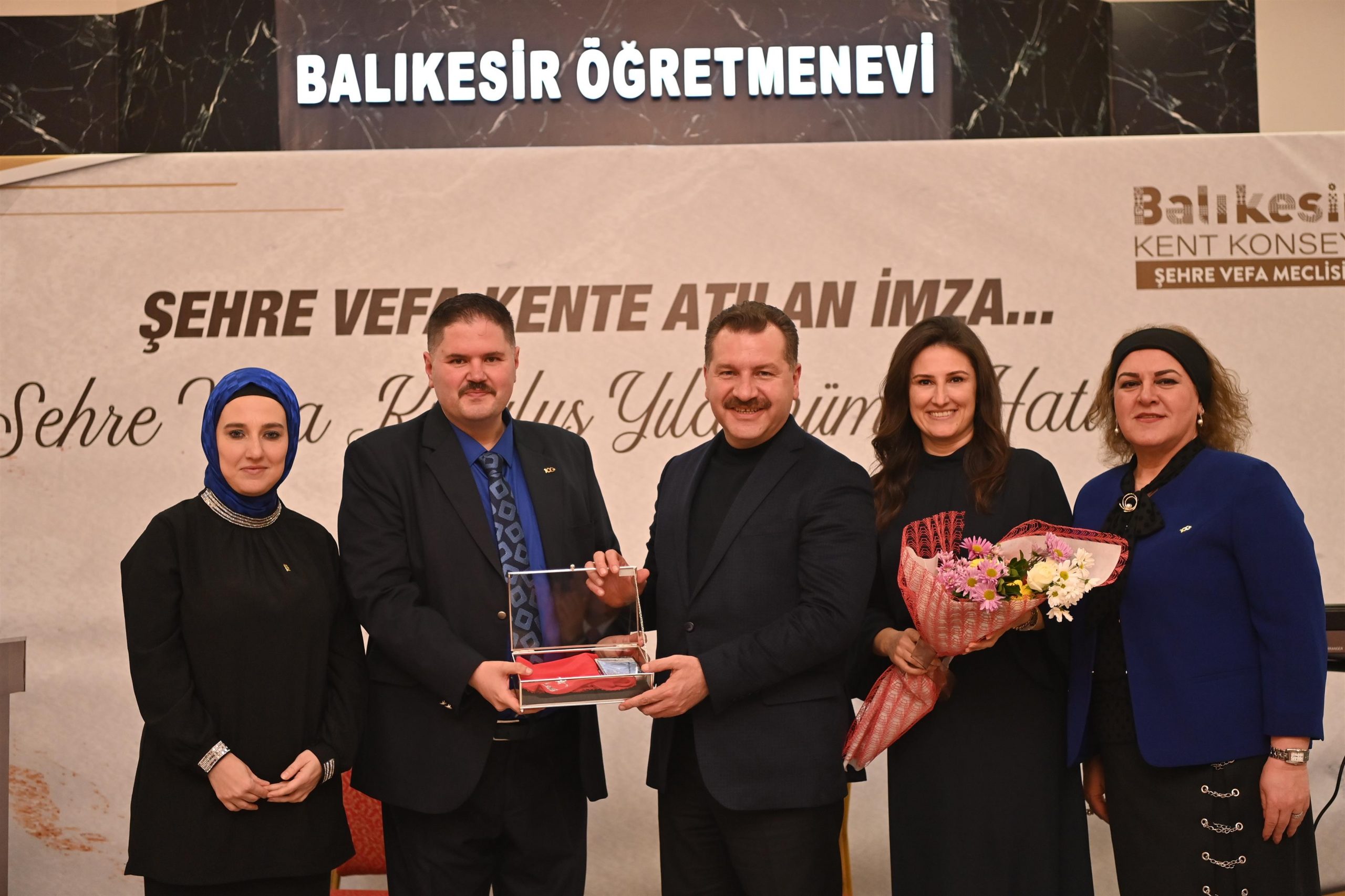 balikesir_kent_konseyi_sehre_vefa_meclisi_1_yasinda_5-scaled BAŞKAN YILMAZ, ŞEHRİN VEFALILARINI YALNIZ BIRAKMADI