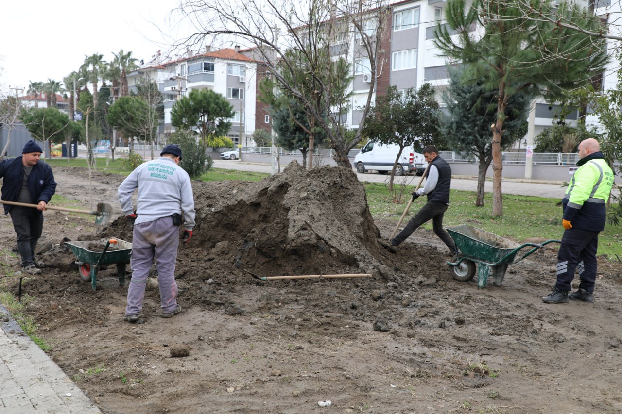 park-bahceler-5 EDREMİT’TE PARKLAR VE YEŞİL ALANLAR ÇOĞALIYOR