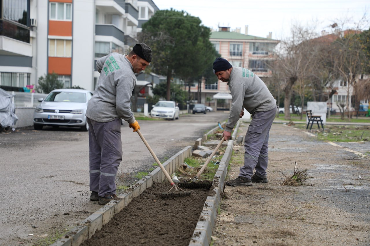 park-bahceler-6 EDREMİT’TE PARKLAR VE YEŞİL ALANLAR ÇOĞALIYOR