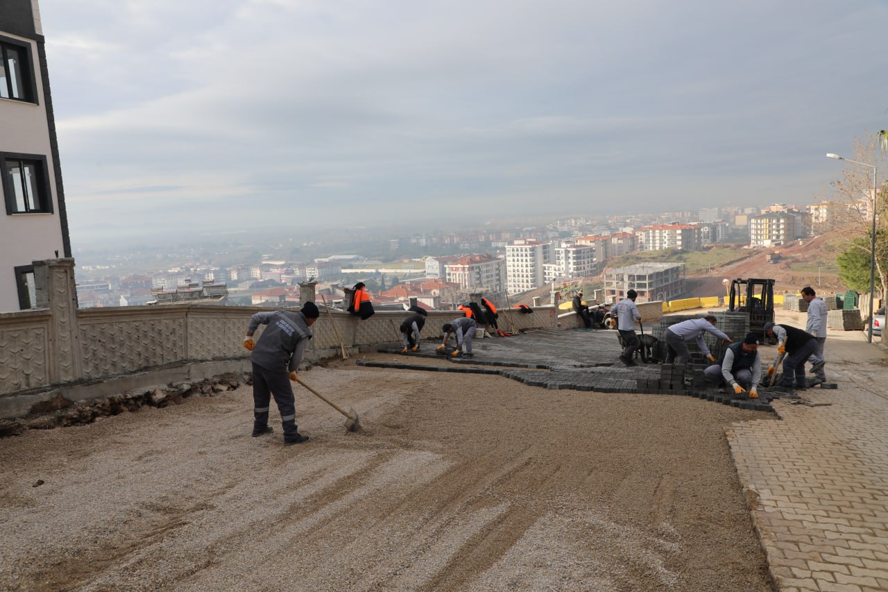 photo_2024-01-17_15-21-36 ATATÜRK MAHALLESİ’NDE YOLLAR YENİLENİYOR