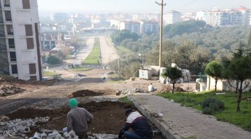 ATATÜRK MAHALLESİ’NDE YOLLAR YENİLENİYOR