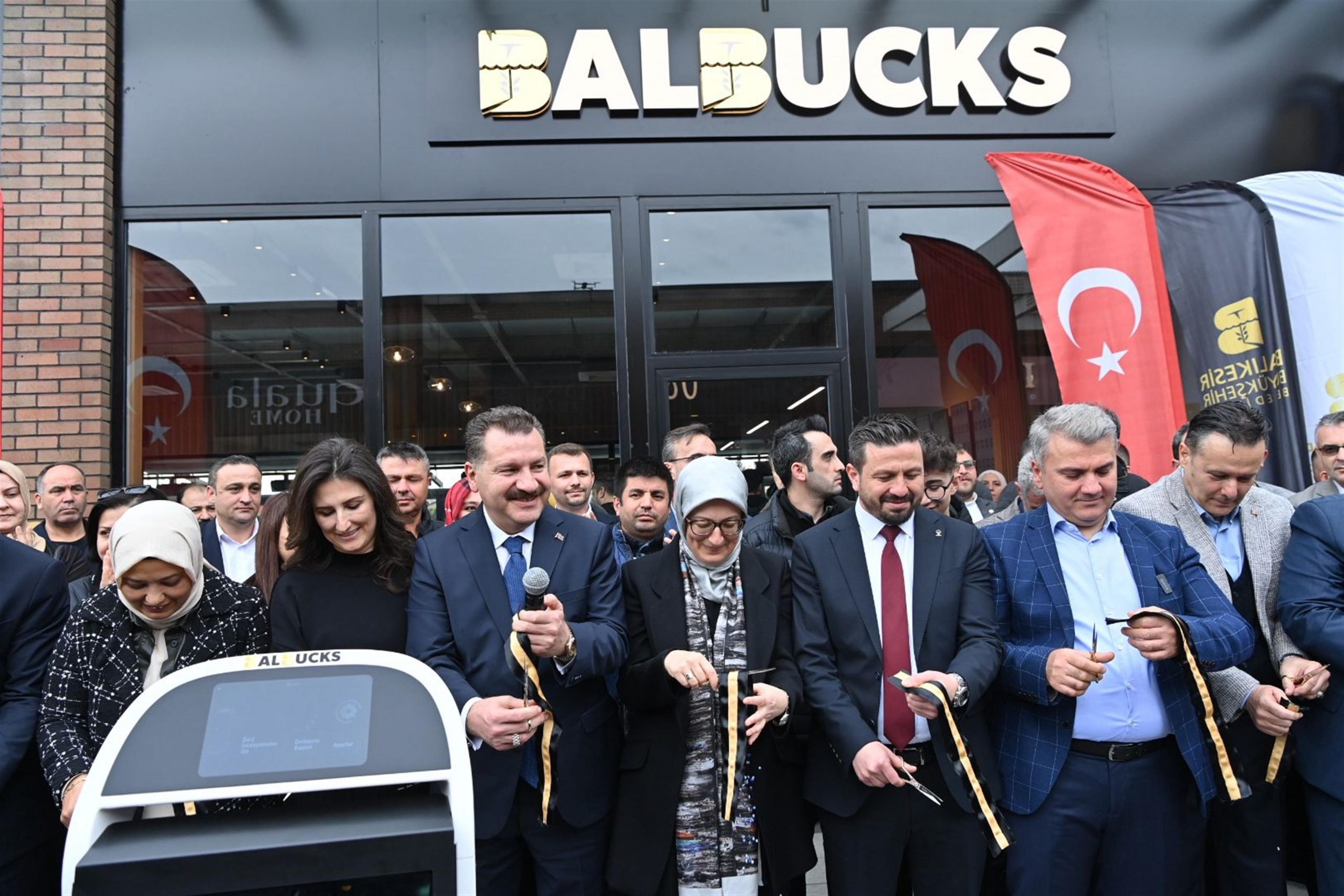 balikesirin_markasi_balbucks_3._subesini_avluda_acti_2-scaled BALIKESİR’İN MARKASI BALBUCKS 3. ŞUBESİNİ AVLU’DA AÇTI