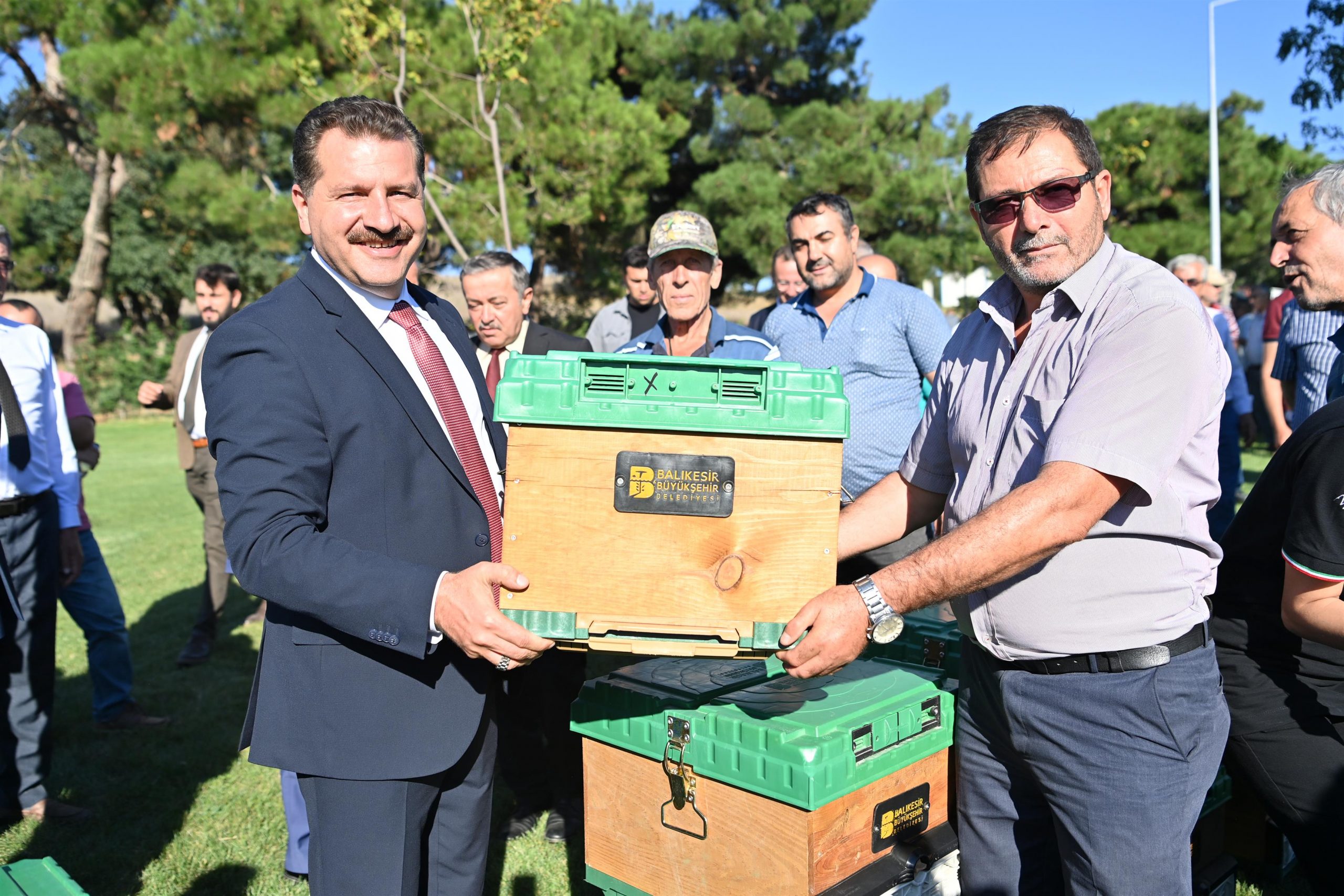 BÜYÜKŞEHİR’DEN BANDIRMALI ARICILARA BÜYÜK DESTEK