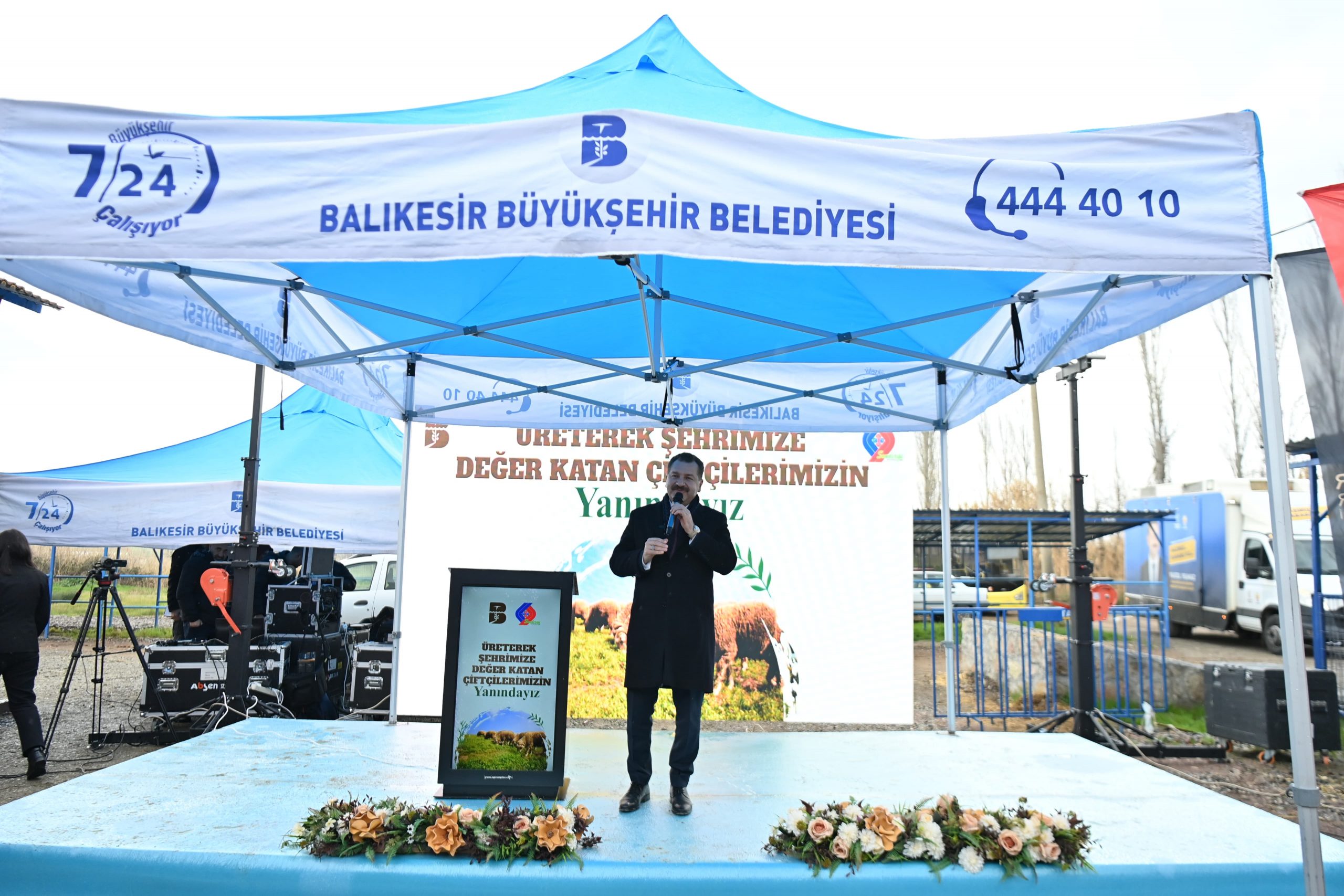 Buyuksehir-Sindirgida-550-damizlik-dagitti-3-scaled YÜCEL YILMAZ, KÜÇÜKBAŞ ÜRETİCİLERİN YANINDA