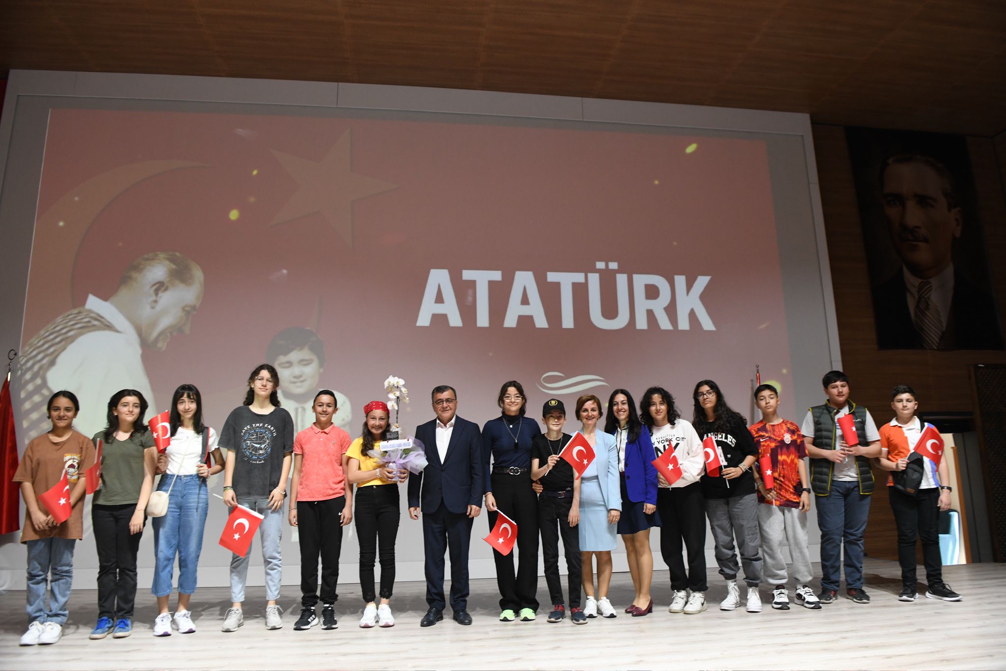 01-13 BAŞKAN HAKAN ŞEHİRLİ’NİN MİSAFİRLERİ ERASMUS ÖĞRENCİLERİ OLDU