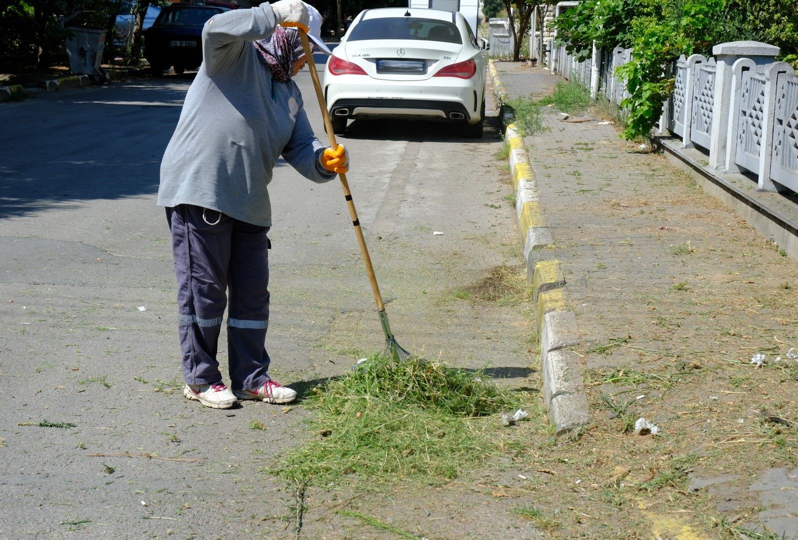 Altieylulde-parklara-bahar-bakimi-2 Altıeylül'de parklara bahar bakımı