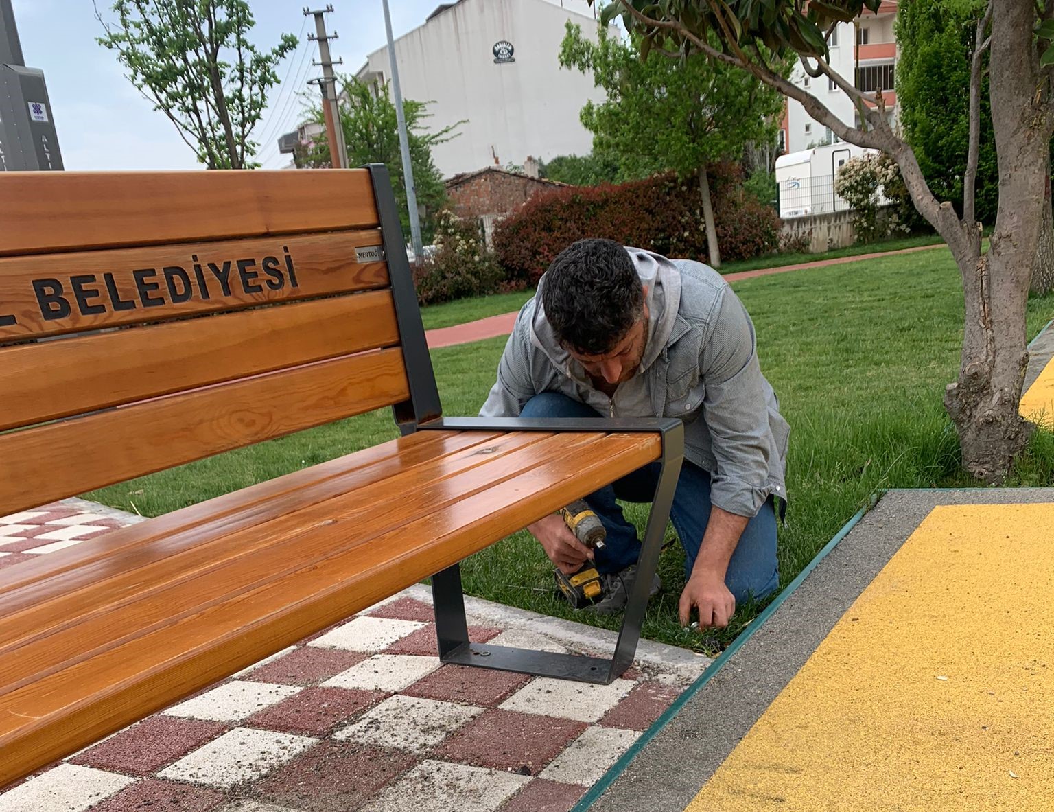 Altieylulde-parklara-bahar-bakimi-4 Altıeylül'de parklara bahar bakımı