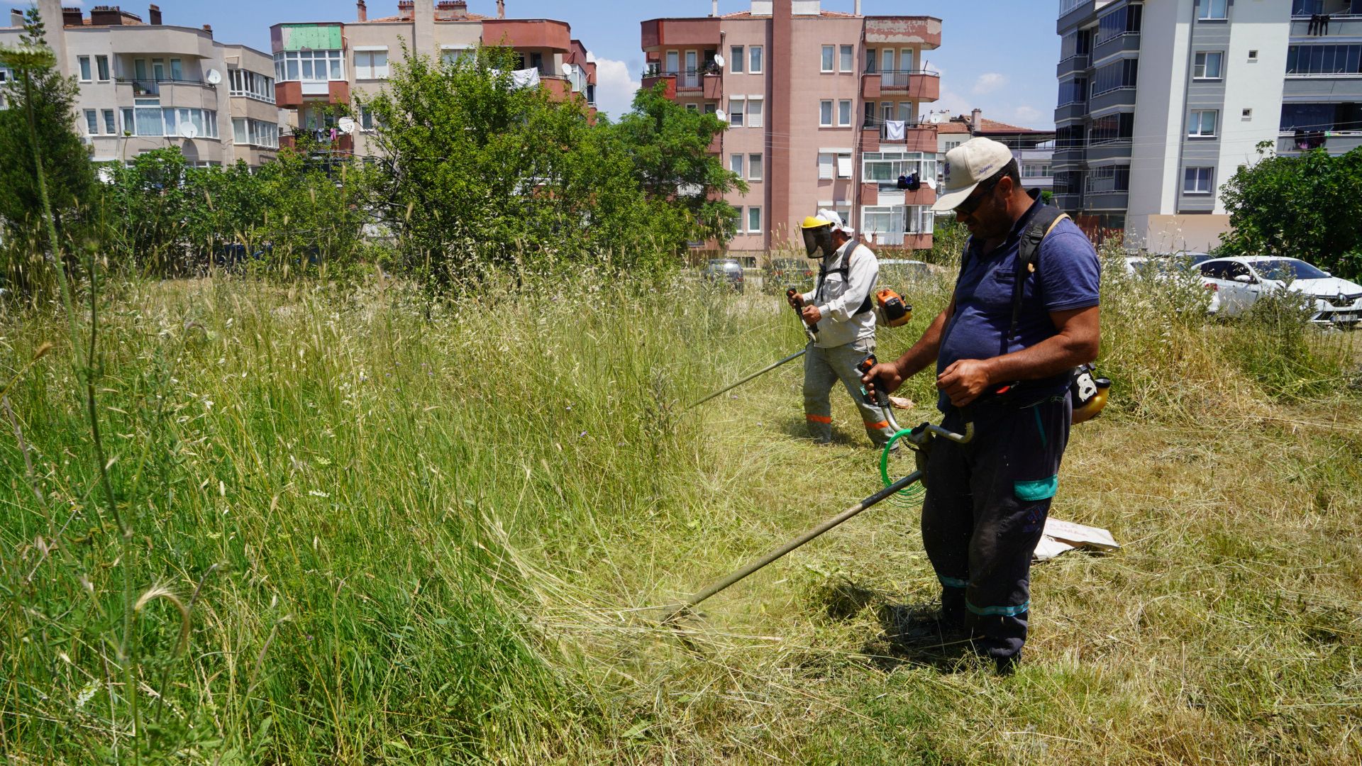 Altieylulde-parklara-bahar-bakimi-6 Altıeylül'de parklara bahar bakımı