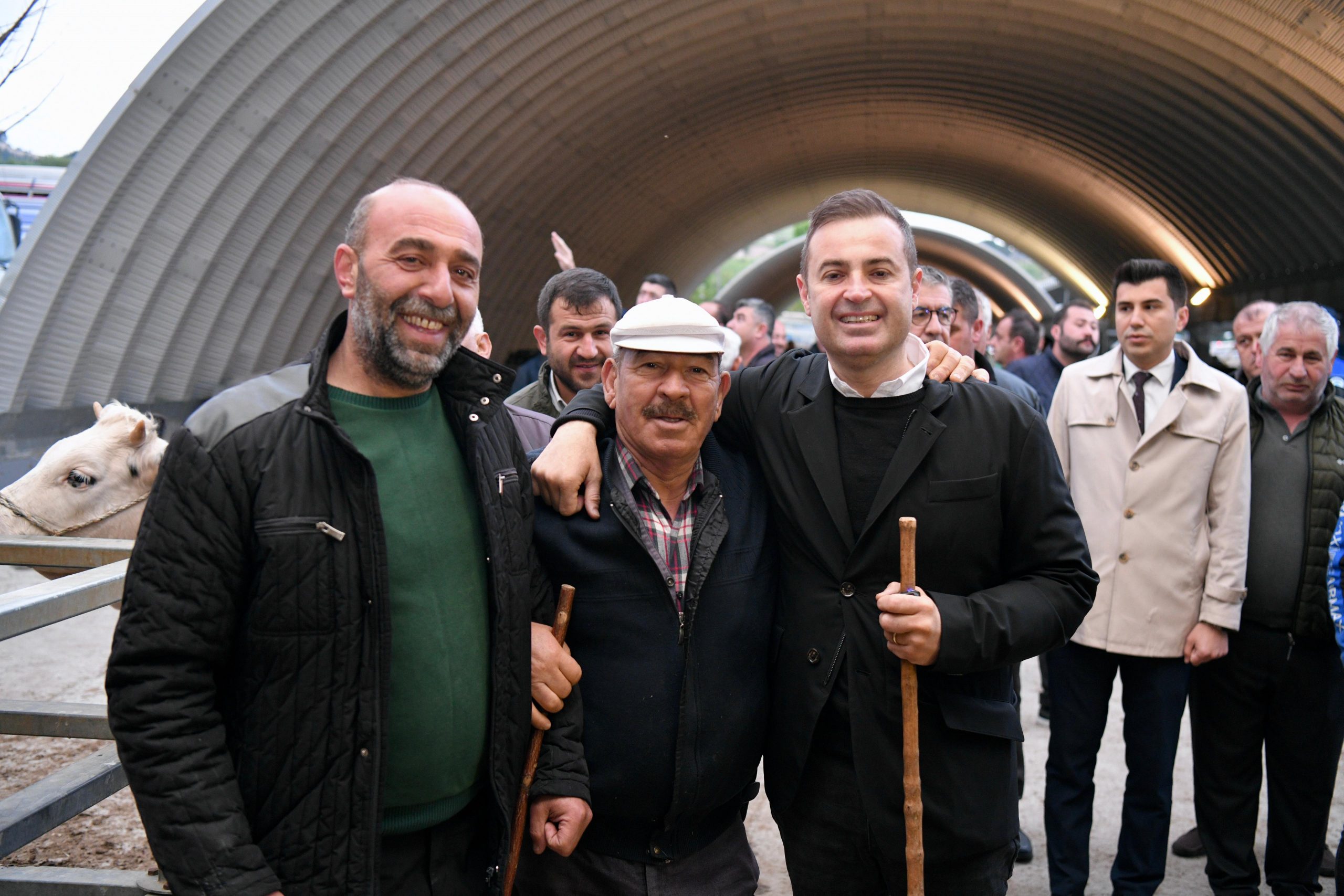 BAŞKAN AKIN, HAYVAN PAZARININ ŞARTLARINI İYİLEŞTİRECEK