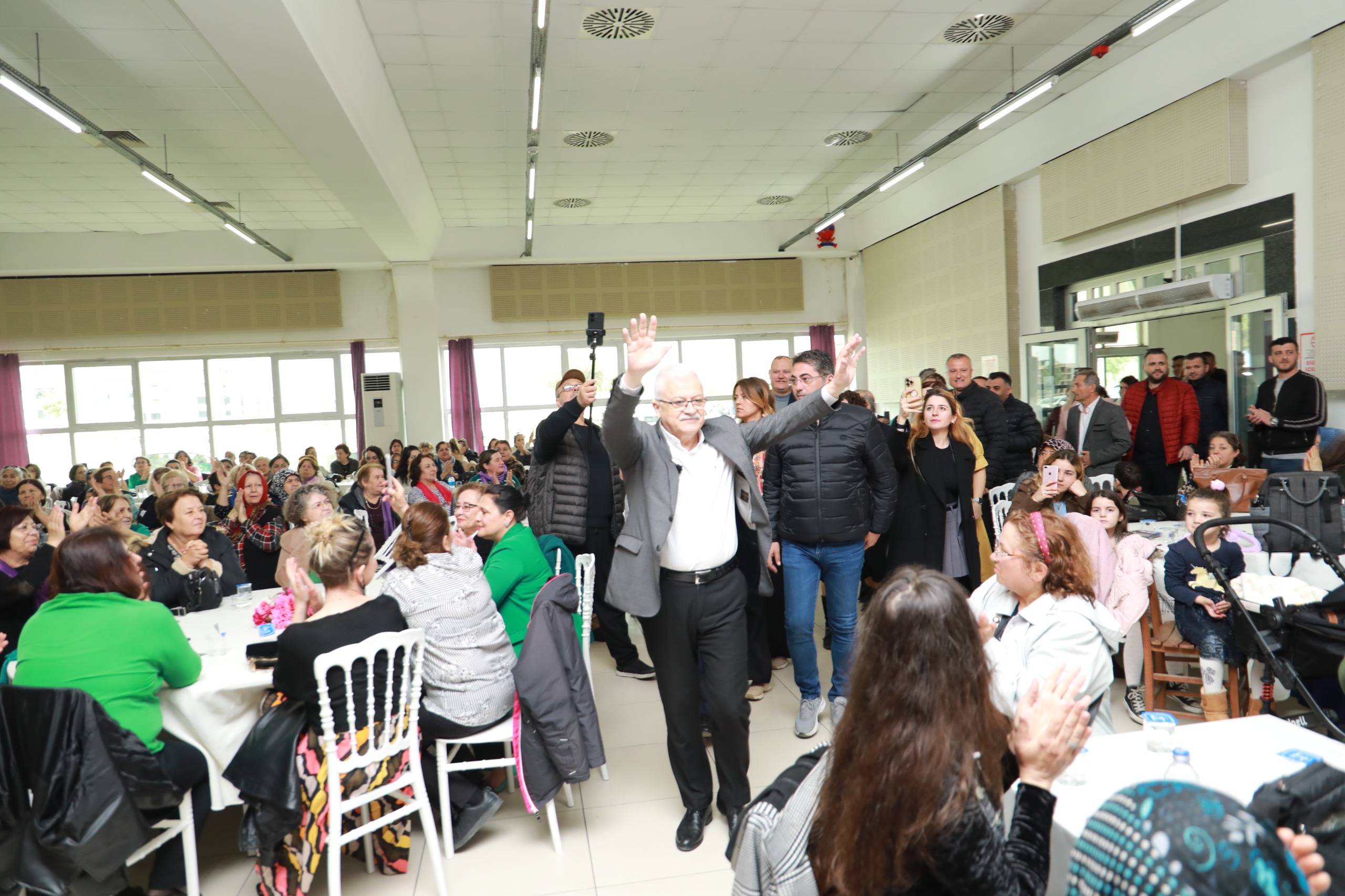 3 BURHANİYE’DE ANNELER, ANNELER GÜNÜNDE  EĞLENCEYE DOYACAK