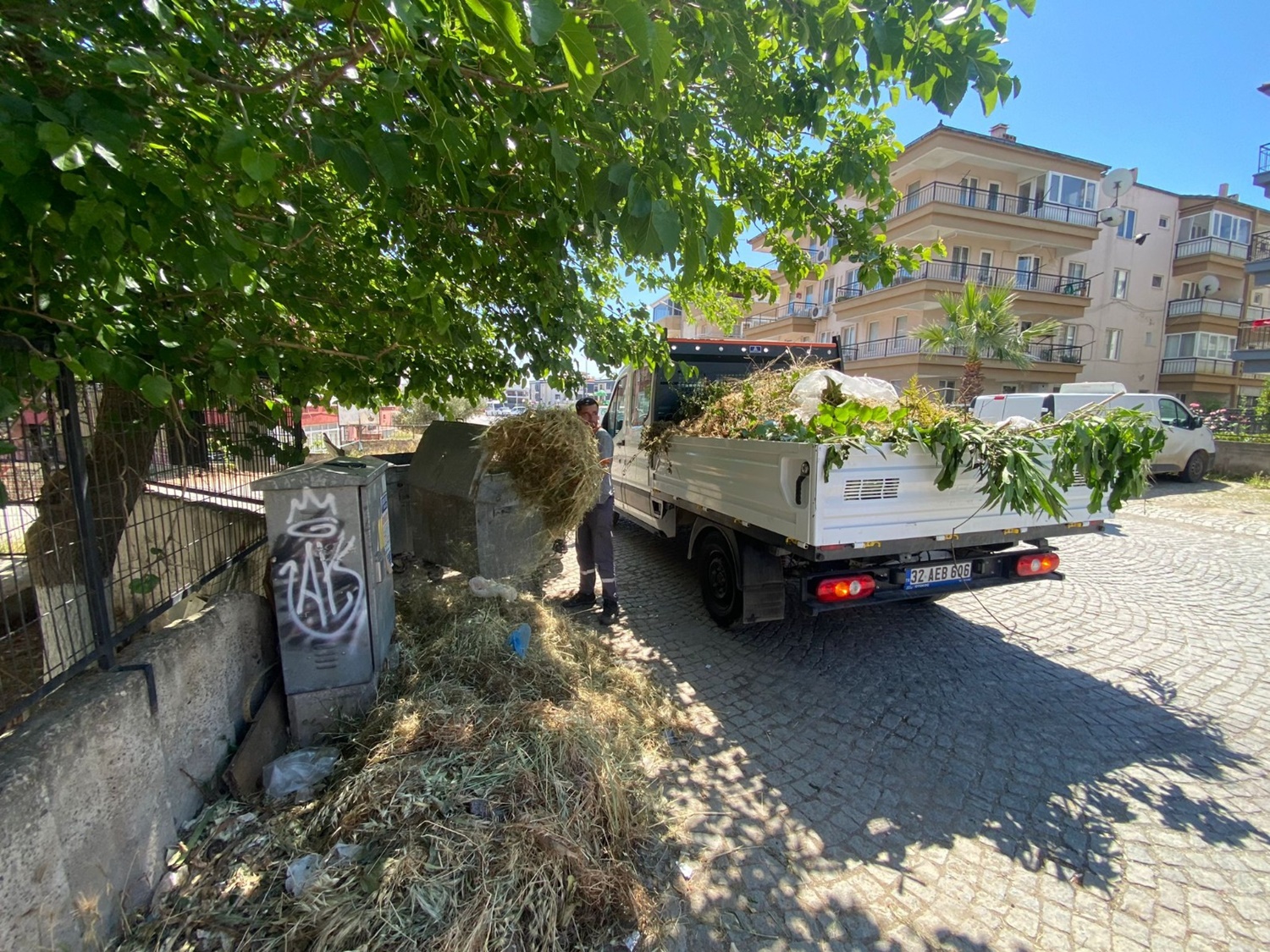 AYVALIKTA-GENEL-TEMIZLIK-YOGUN-TEMPODA-DEVAM-EDIYOR-5 AYVALIK’TA GENEL TEMİZLİK YOĞUN TEMPODA DEVAM EDİYOR