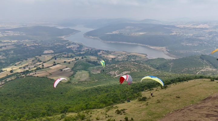 Türkmentepe  yamaç paraşütü tutkunlarını bir araya getirdi