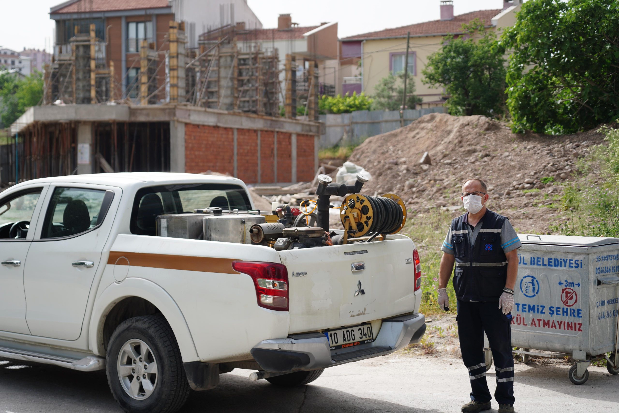 Altıeylül Belediyesi’nden Sivrisinek Ve Haşerelere Karşı İlaçlama