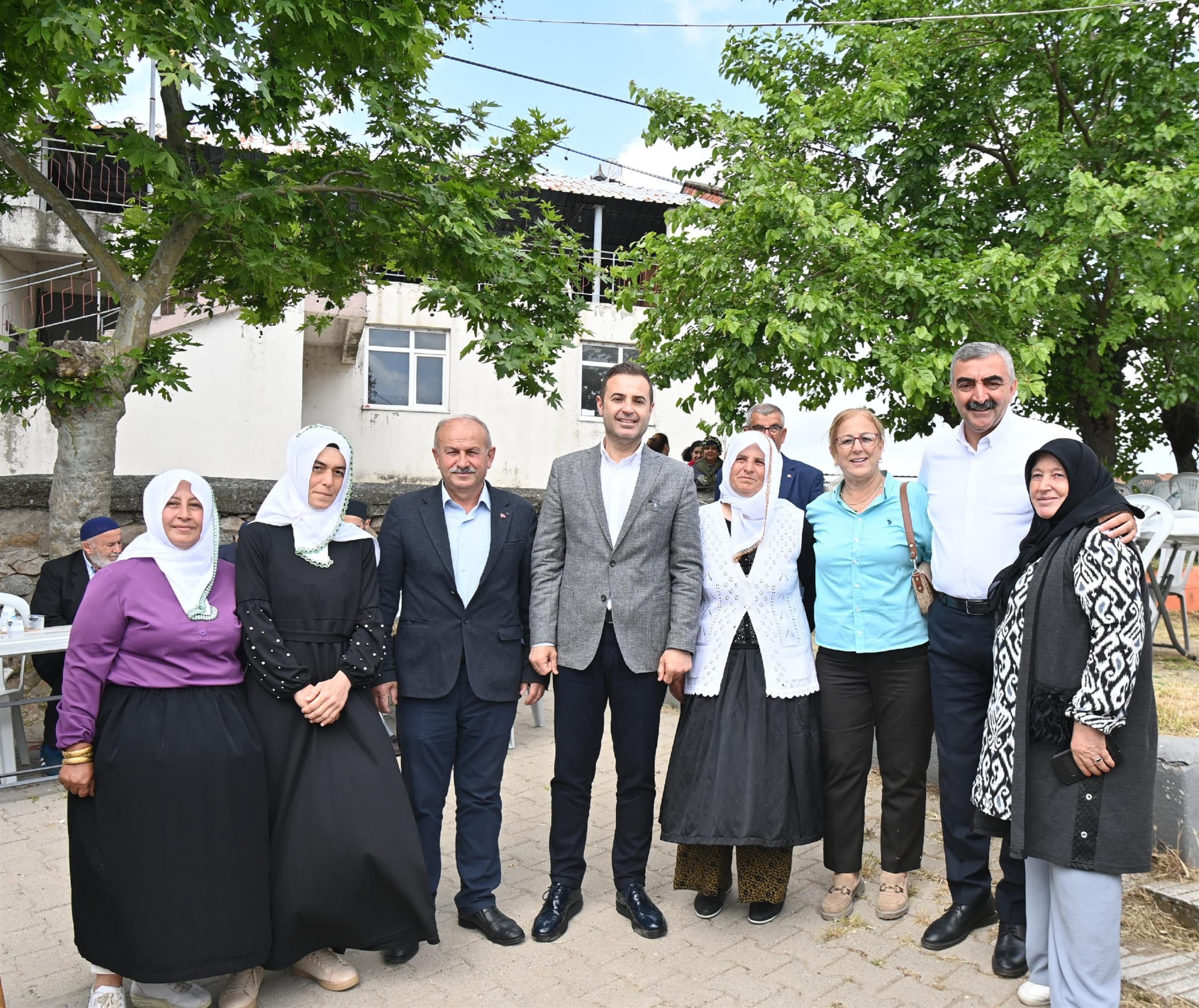 baskan_akin_hayirlarda_vatandaslarla_bir_araya_geldi_1-scaled Başkan Akın: Bu şehrin her köşesi benim yuvam