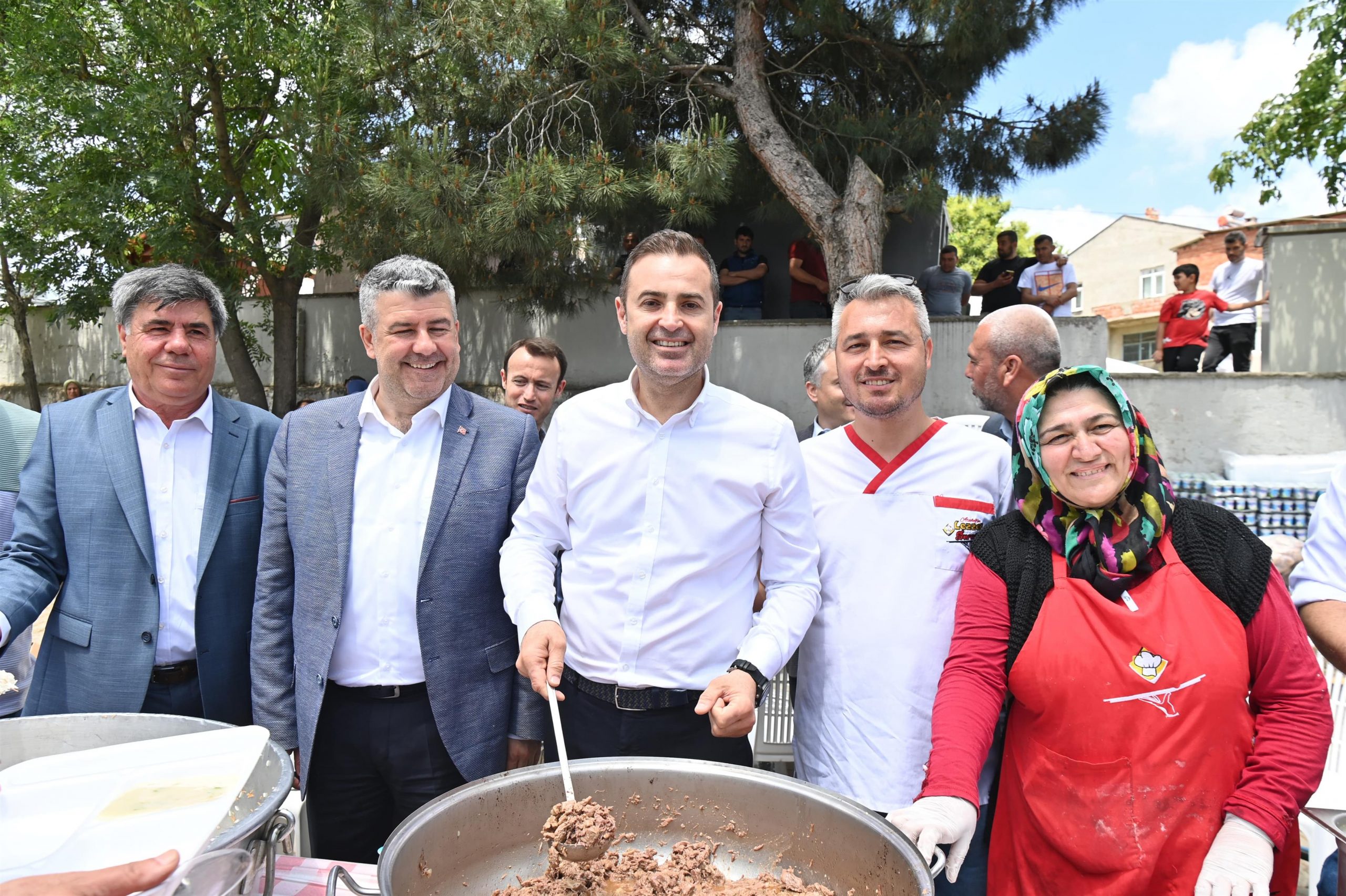 baskan_akin_hayirlarda_vatandaslarla_bir_araya_geldi_10-scaled Başkan Akın: Bu şehrin her köşesi benim yuvam