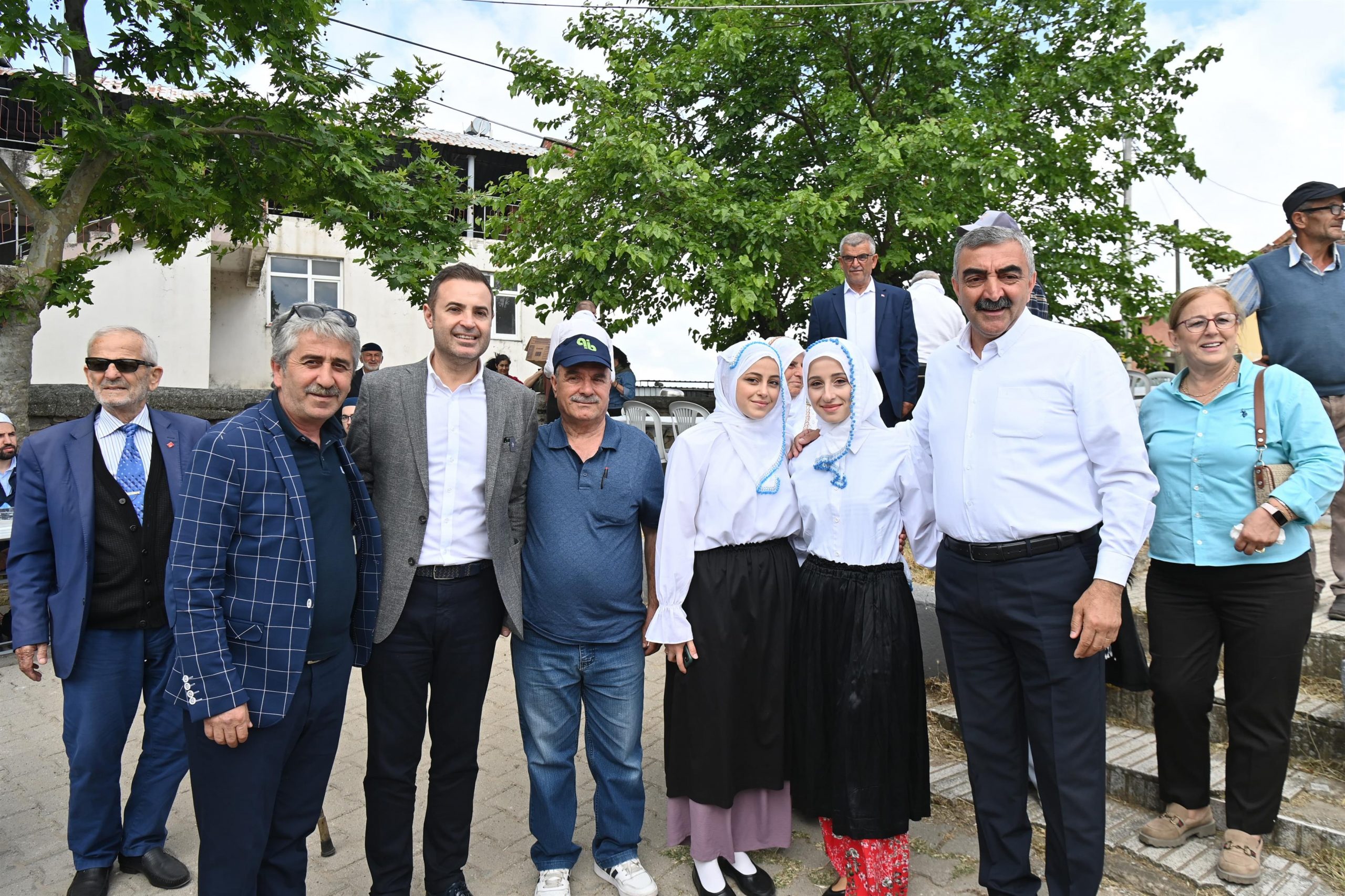 baskan_akin_hayirlarda_vatandaslarla_bir_araya_geldi_3-scaled Başkan Akın: Bu şehrin her köşesi benim yuvam