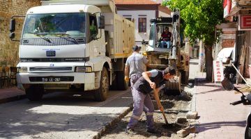 Edremit Belediyesi yol çalışmalarına hız verdi