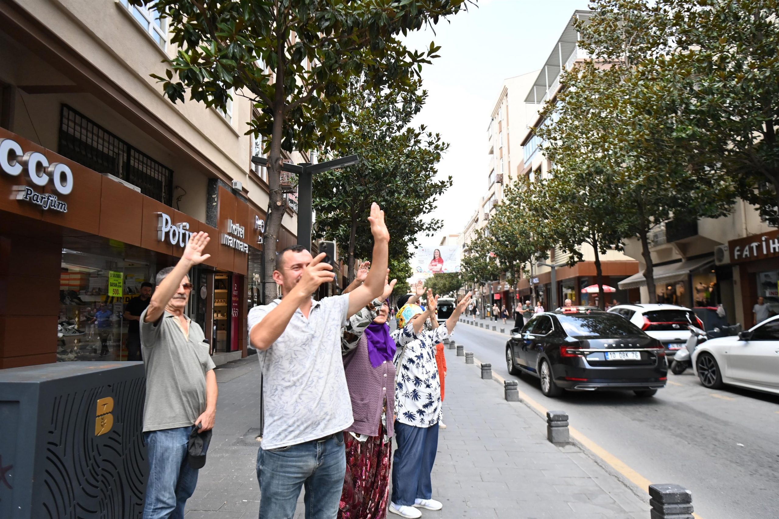 ozgur_ozel_ahmet_akinin_makam_kahvesini_icmeyi_coktan_hak_ettik_5-scaled Özgür Özel: Ahmet Akın’ın makam kahvesini içmeyi çoktan hak ettik