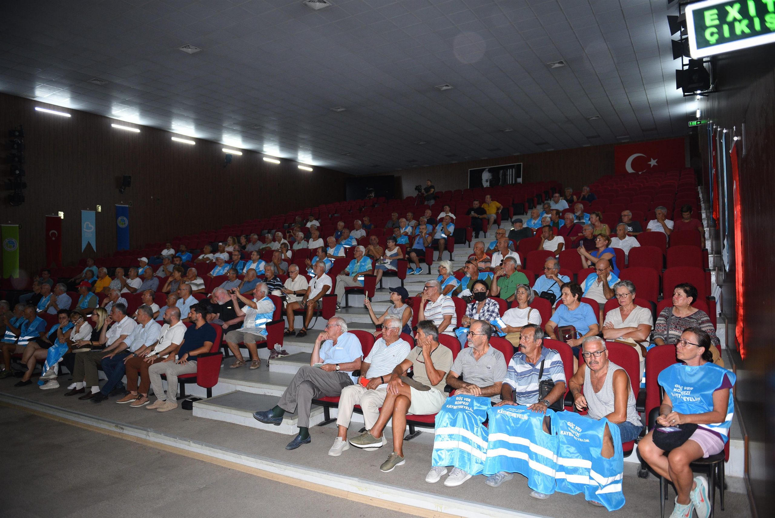 baski_edremit_korfezinde_site_yoneticilerini_dinledi_3-scaled Başkan Akın, Edremit’in arıtma sorununu çözmek için düğmeye bastı