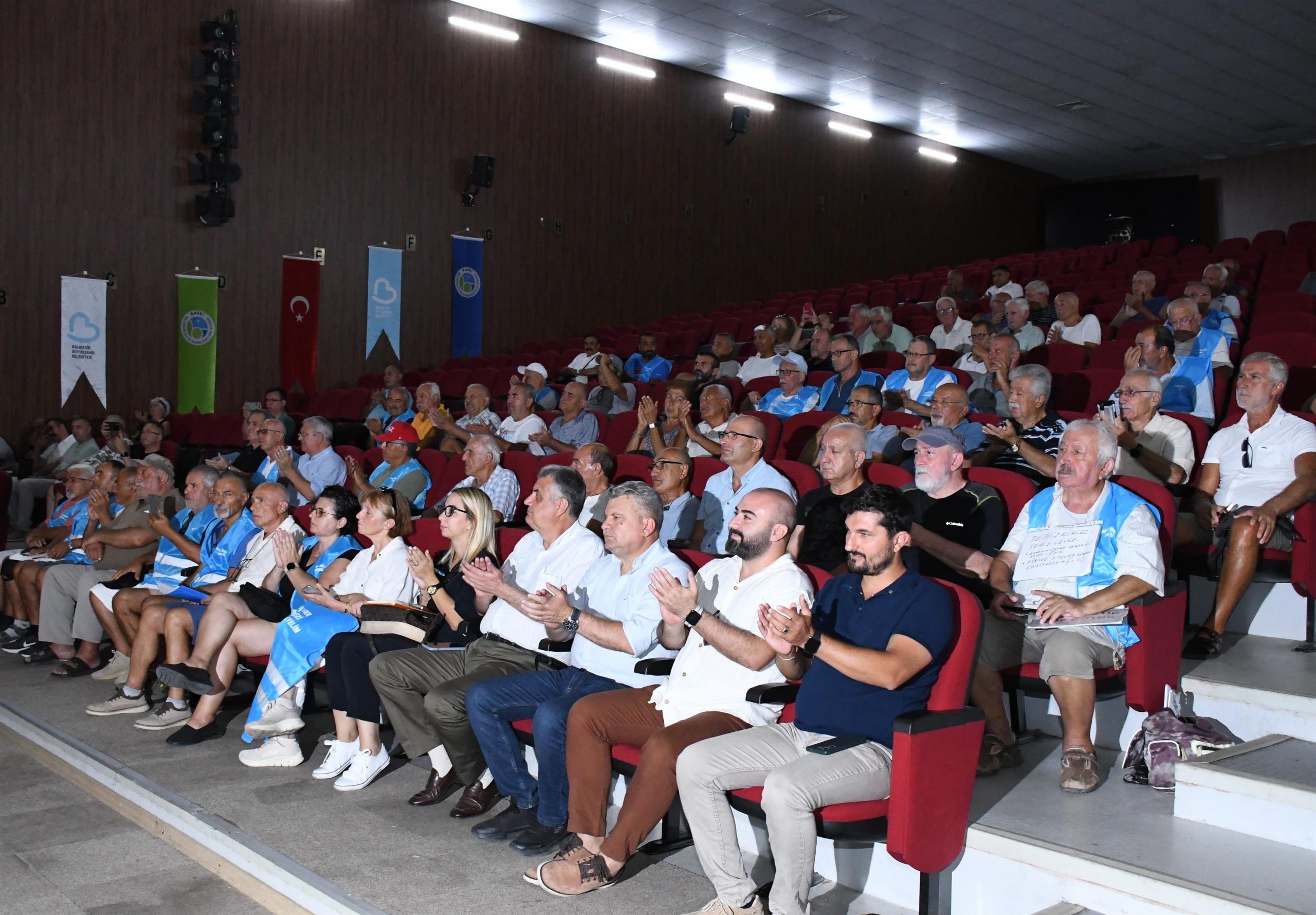 baski_edremit_korfezinde_site_yoneticilerini_dinledi_6-scaled Başkan Akın, Edremit’in arıtma sorununu çözmek için düğmeye bastı