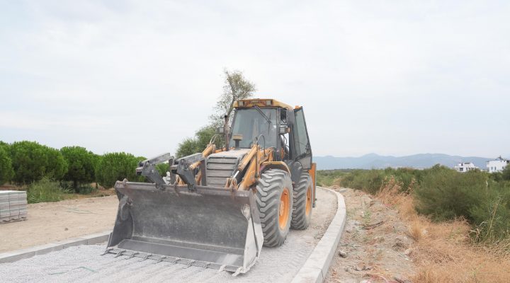 BURHANİYE’DE YOLLAR YENİLENİYOR