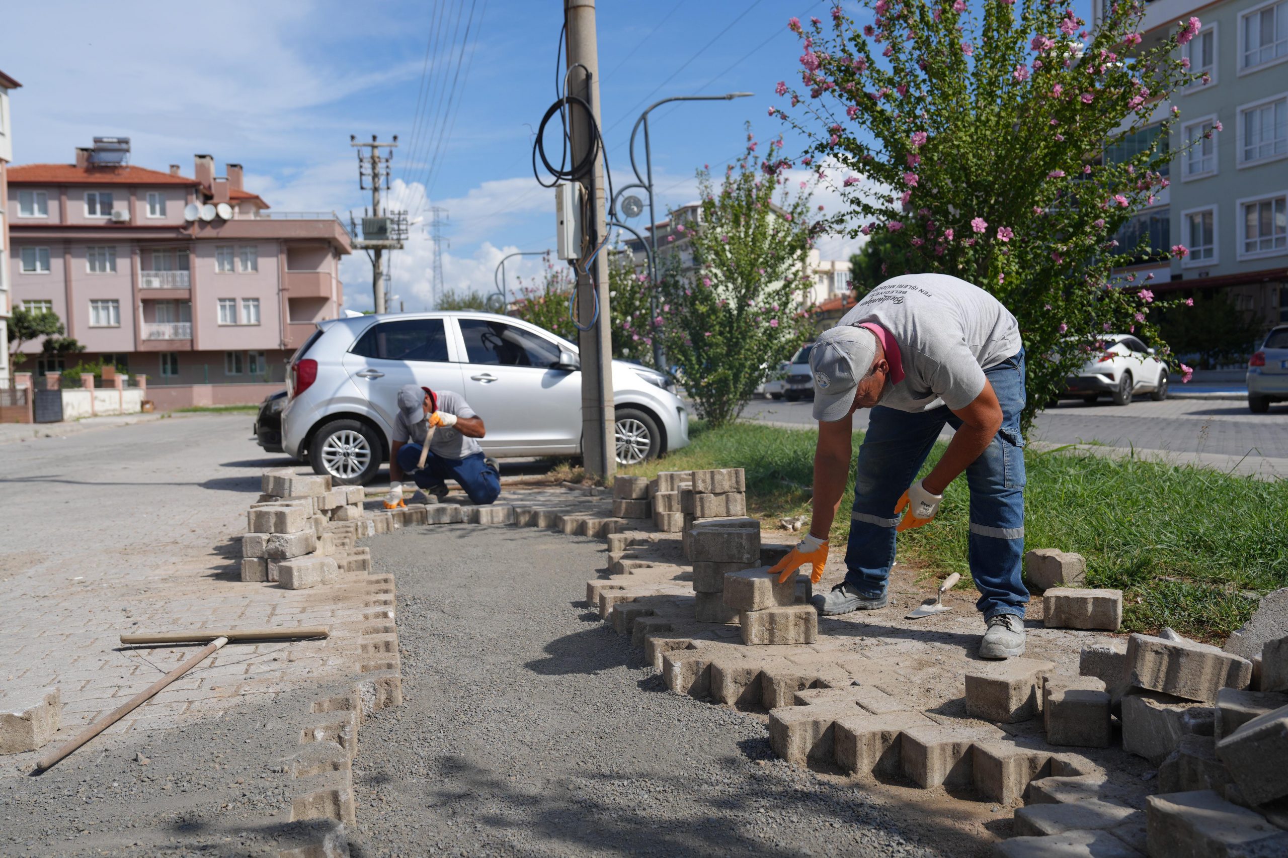 9-scaled BURHANİYE'DE YOLLAR YENİLENİYOR