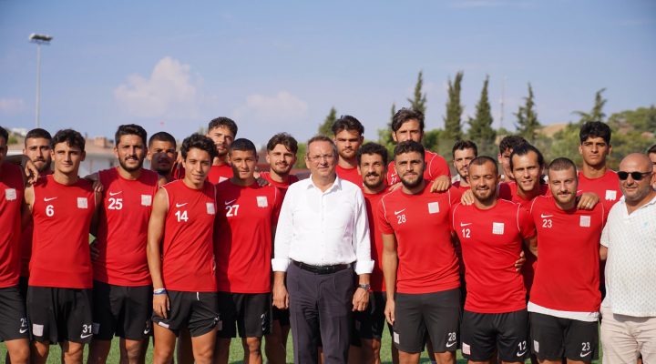 Ayvalık Belediye Başkanı Mesut Ergin 3. Lig’deki 3. sezonuna hazırlanan Ayvalıkgücü Belediyespor’u antrenmanında ziyaret etti.