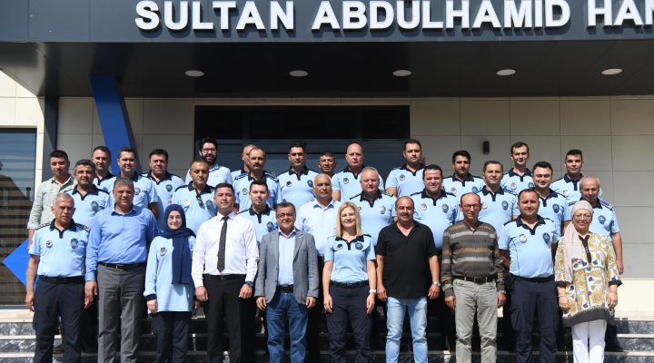 ALTIEYLÜL BELEDİYE BAŞKANI HAKAN ŞEHİRLİ, ZABITA TEŞKİLATI’NIN KURULUŞUNUN 198’İNCİ YIL DÖNÜMÜ DOLAYISIYLA ZABITA PERSONELİYLE BİR ARAYA GELEREK PASTA KESTİ VE ZABITA HAFTASI’NI KUTLADI.