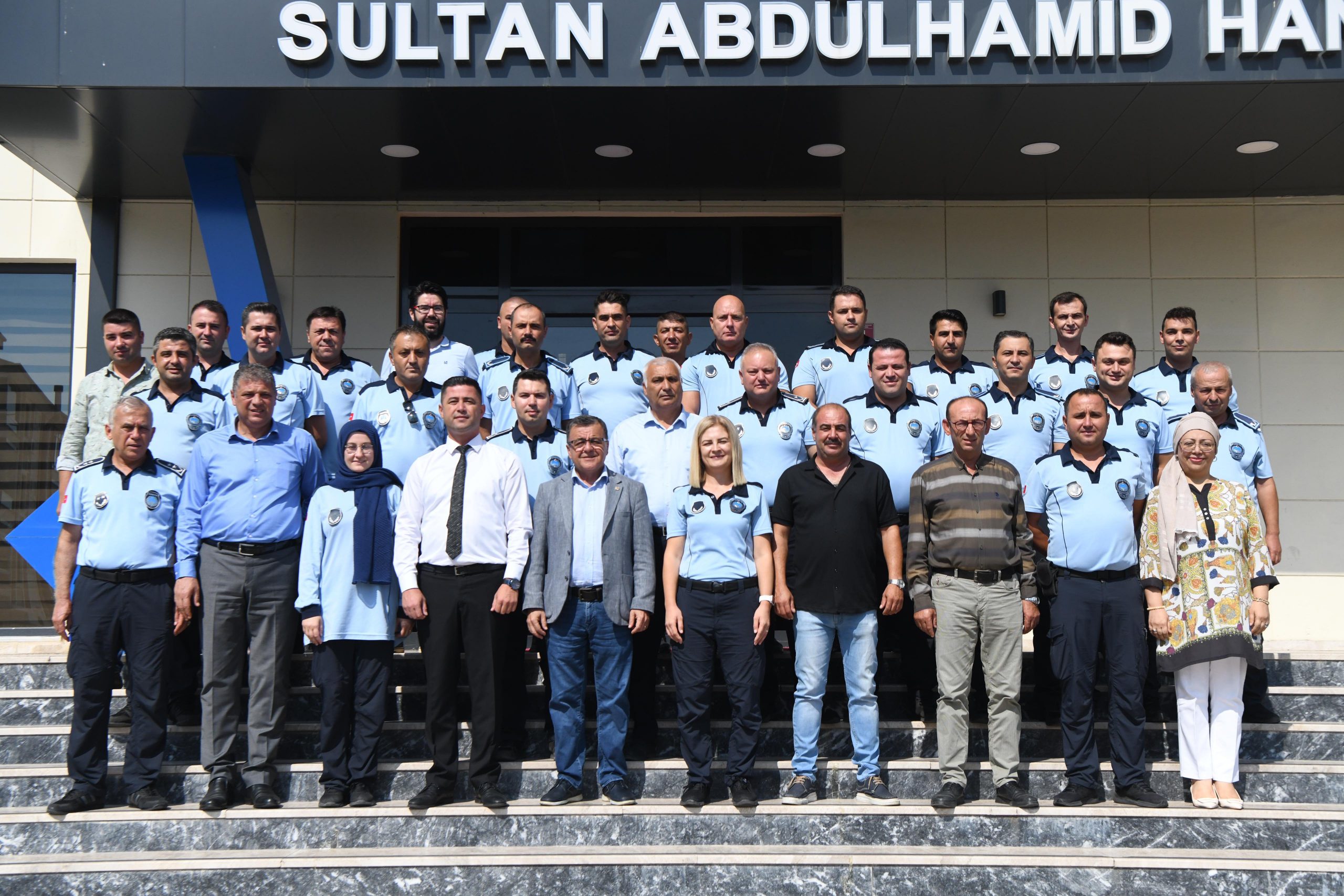 ALTIEYLÜL BELEDİYE BAŞKANI HAKAN ŞEHİRLİ, ZABITA TEŞKİLATI’NIN KURULUŞUNUN 198’İNCİ YIL DÖNÜMÜ DOLAYISIYLA ZABITA PERSONELİYLE BİR ARAYA GELEREK PASTA KESTİ VE ZABITA HAFTASI’NI KUTLADI.