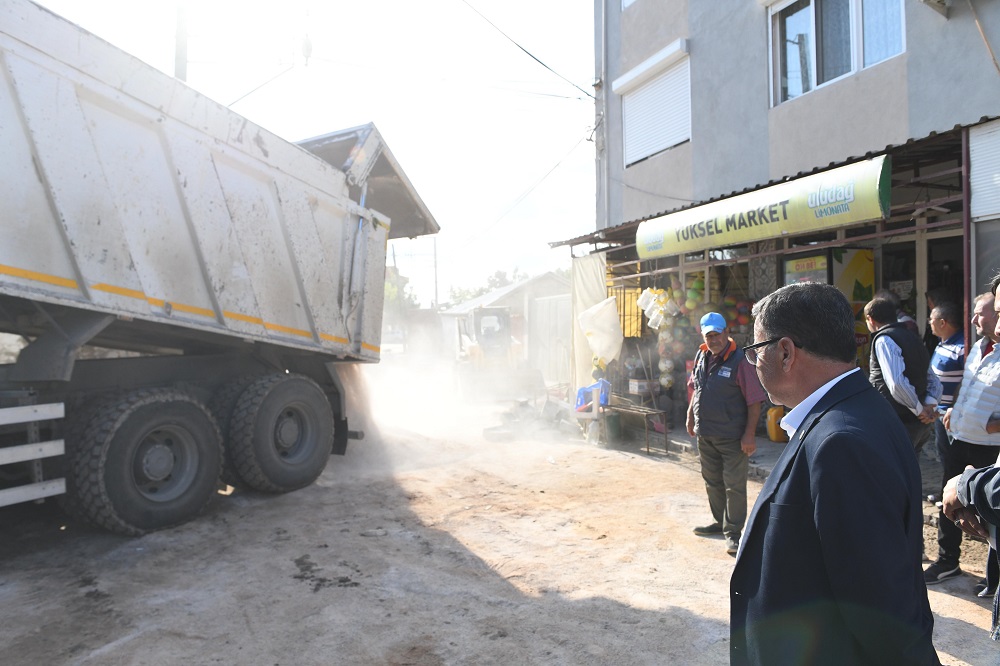 7 -	ALTIEYLÜL BELEDİYESİ PARKE TAŞI DÖŞEME ÇALIŞMALARINI SÜRDÜRÜYOR