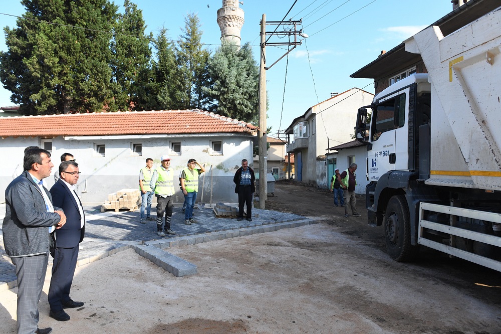 9 -	ALTIEYLÜL BELEDİYESİ PARKE TAŞI DÖŞEME ÇALIŞMALARINI SÜRDÜRÜYOR