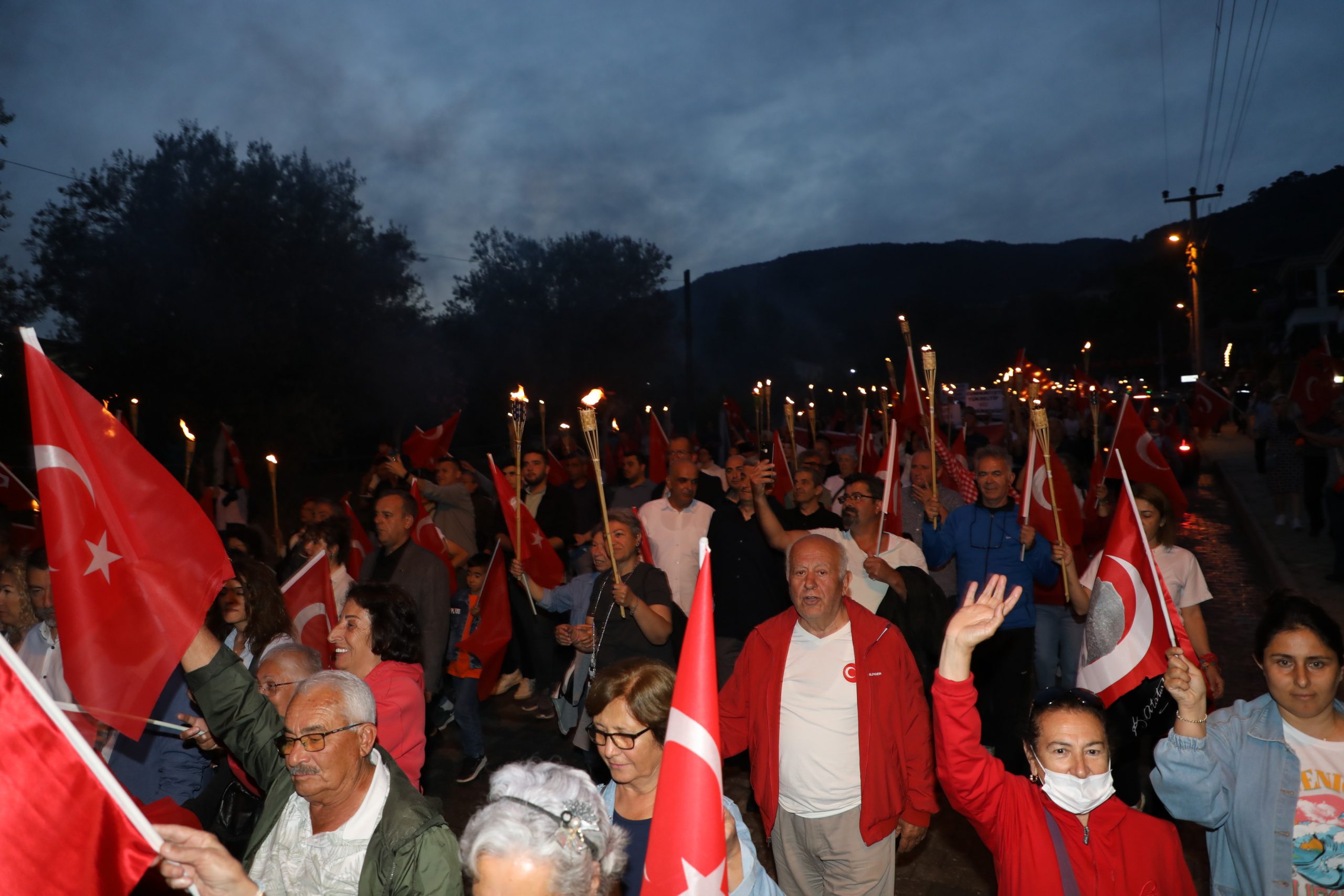 Arsiv-foto-3-scaled Edremit’te Cumhuriyetin 101. Yılı coşkuyla kutlanacak