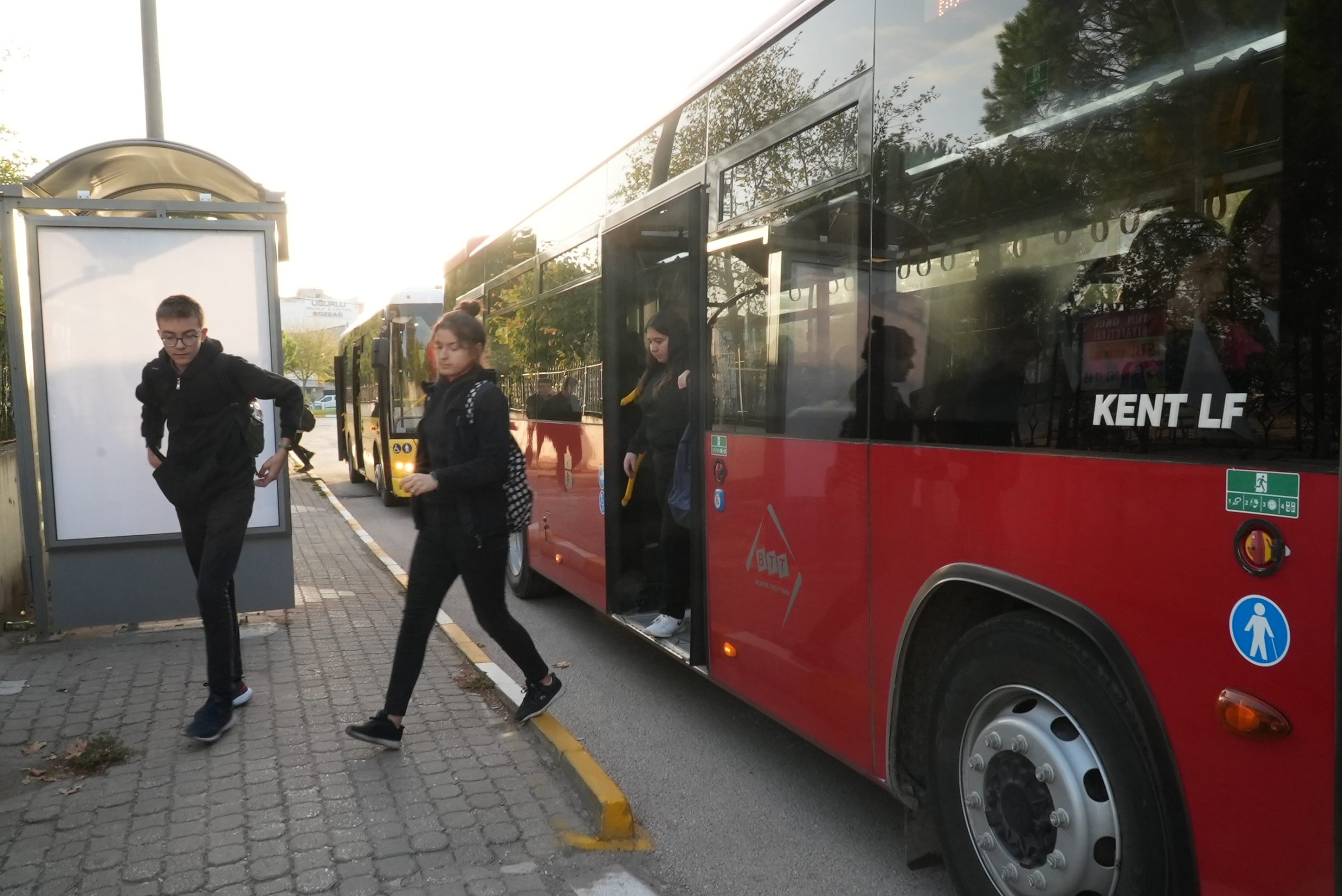 Buyuksehirin-ulasim-destegi-aileleri-sevindirdi-9-scaled Büyükşehir’in ulaşım desteği aileleri sevindirdi