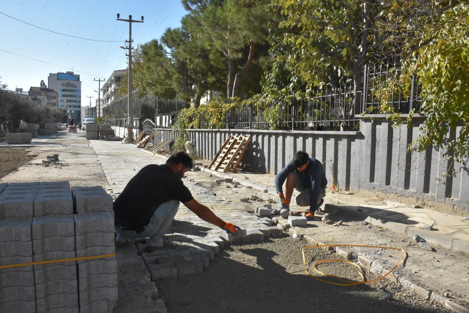 Edremitte-yol-seferberligi-2025-Hedefi-500-bin-metrekare-7 Edremit’te yol seferberliği: 2025 hedefi 500 bin metrekare