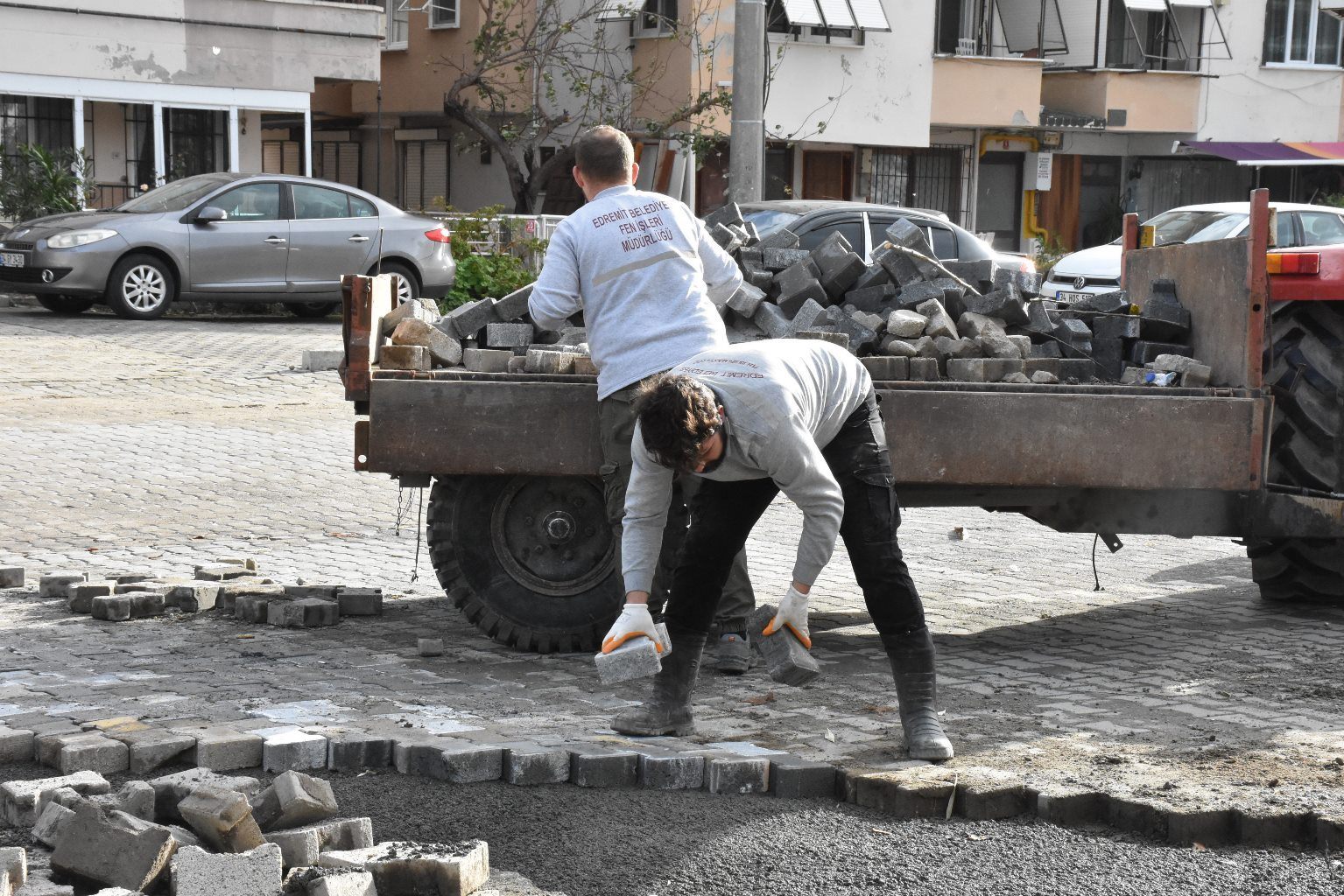 Edremitte-yol-seferberligi-2025-Hedefi-500-bin-metrekare-8 Edremit’te yol seferberliği: 2025 hedefi 500 bin metrekare