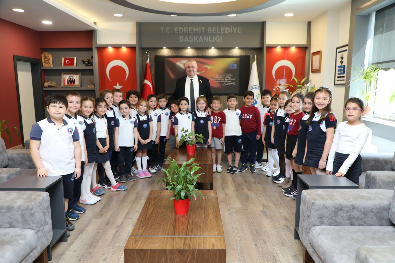 5778669873482811491 EDREMİT'TE 23 NİSAN COŞKUSU