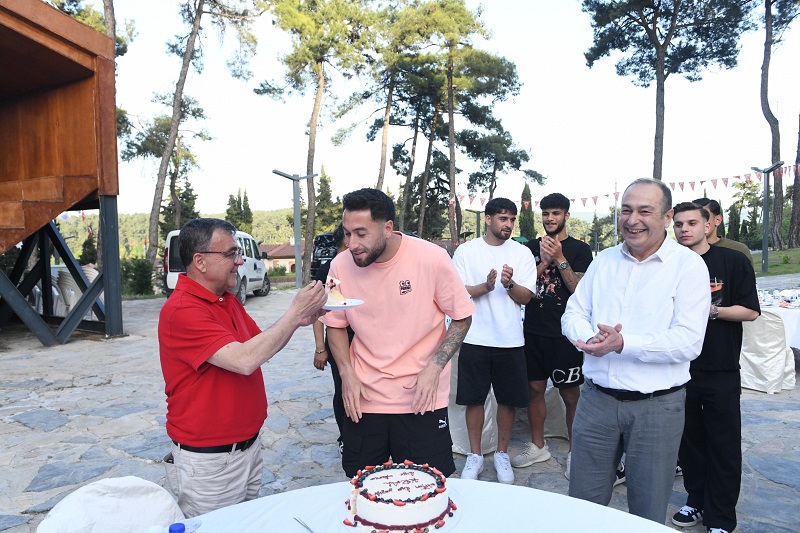 1-1 ALTIEYLÜL’DEN BAL-KES’E TAM DESTEK