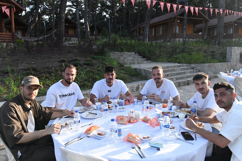 1-13 ALTIEYLÜL’DEN BAL-KES’E TAM DESTEK