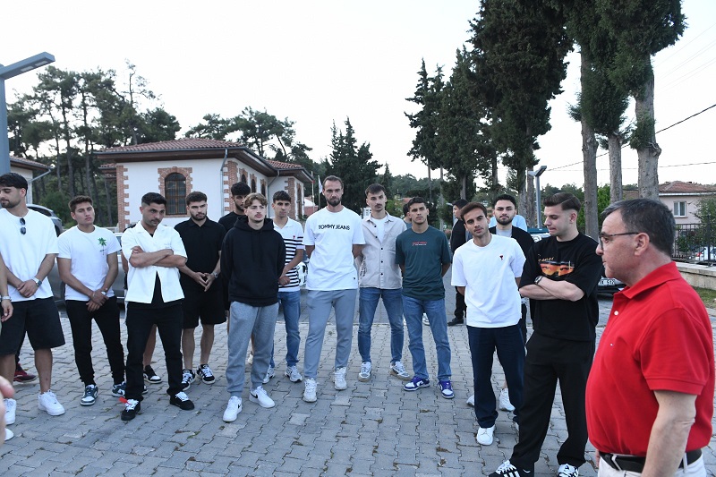 1-3 ALTIEYLÜL’DEN BAL-KES’E TAM DESTEK